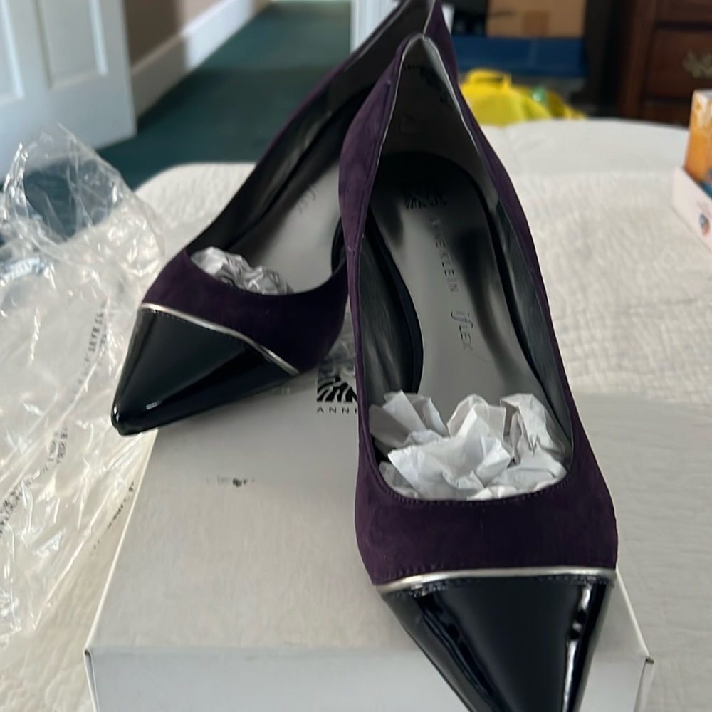 NIB  PURPLE/BLACK ANNE KLEIN HEELS